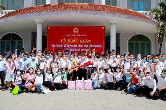 Đoàn y, bác sĩ Thừa Thiên Huế lên đường hỗ trợ tỉnh Bình Dương chống dịch COVID-19