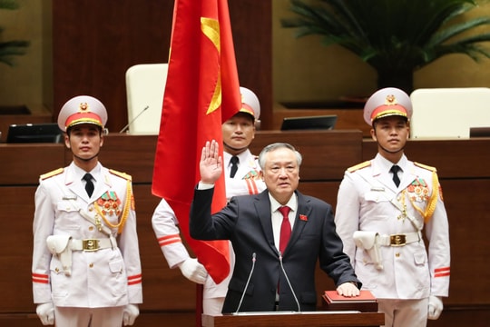Chánh án TANDTC Nguyễn Hòa Bình tuyên thệ nhậm chức