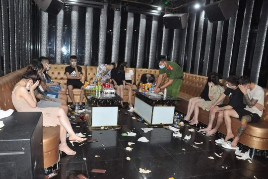 Đột kích quán karaoke phát hiện 43 trường hợp dương tính với ma túy
