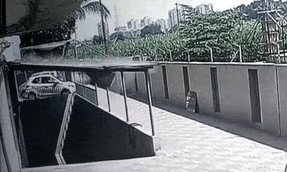 Rơi từ tầng 12 của chung cư xuống mái tôn tầng 1, bé gái sống sót khó tin
