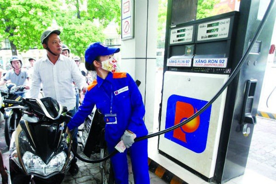 Giá xăng dầu giảm hơn 100 đồng/lít