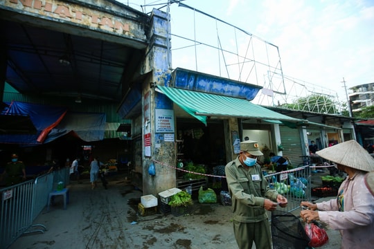 Hà Nội: Người dân đi chợ bằng tem phiếu