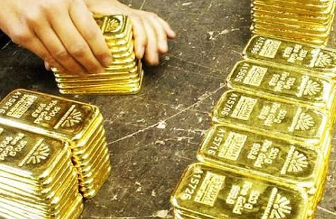 Giá vàng hôm nay 27/7: Mất ngưỡng 1.800 USD vì COVID-19