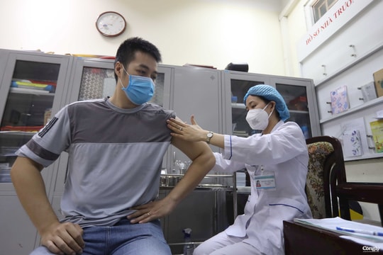 Hà Nội bắt đầu tiêm chủng vắc xin ngừa Covid-19 trên diện rộng