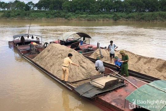 Bị truy tố vì khai thác cát trái phép trên sông Hồng