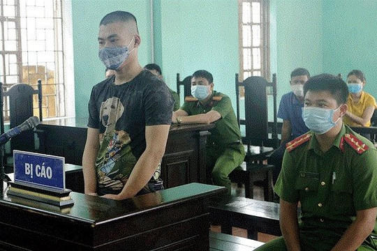 Lĩnh 10 tháng tù vì không đeo khẩu trang lại chống đối Công an