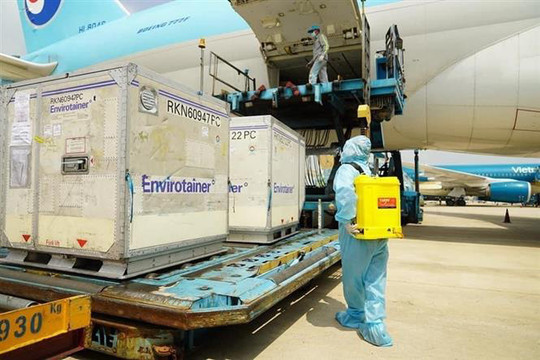 Thêm gần 660.000 liều vaccine COVID-19 của AstraZeneca về đến Việt Nam