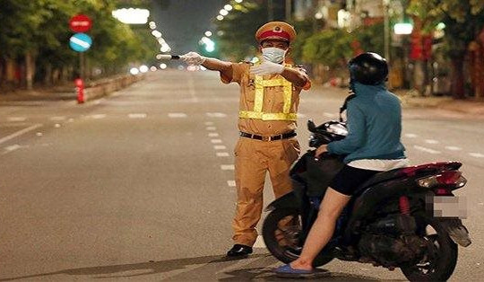 13 địa phương yêu cầu người dân không ra đường sau 18h