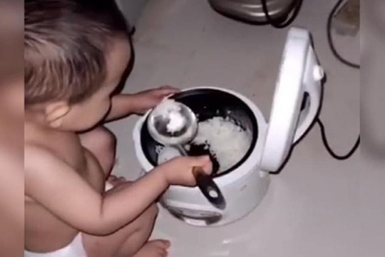 Bố thức dậy từ sáng sớm và thấy con đã “mất tích”, cảnh tượng sau khi tìm thấy thực sự 'chết lặng'!