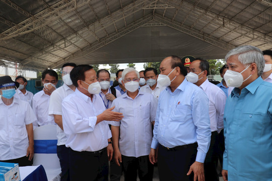 Chủ tịch nước kiểm tra công tác phòng chống dịch tại Bình Dương