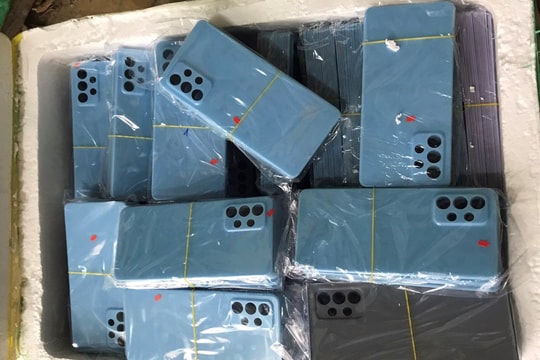 Ngăn chặn 39.000 ốp điện thoại có dấu hiệu giả mạo nhãn hiệu Sam Sung