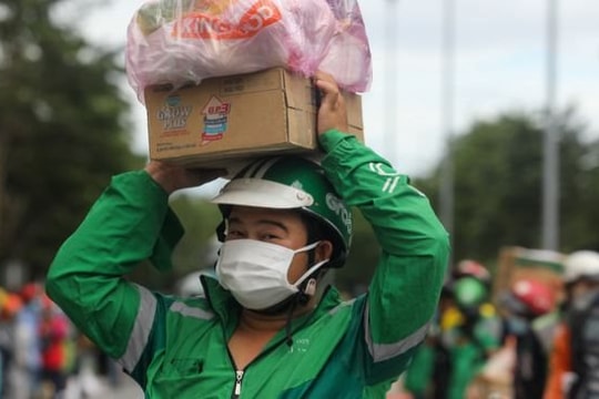 Đề xuất 'ưu tiên ở mức cao' tiêm vaccine cho shipper