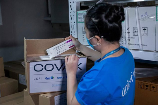 Gần 1,2 triệu liều vắc xin AstraZeneca về Việt Nam