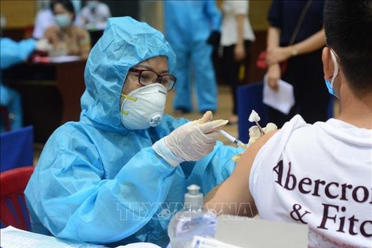 TP.HCM: Đề nghị Bộ Y tế cấp vaccine tiêm phòng Covid-19 liên tục