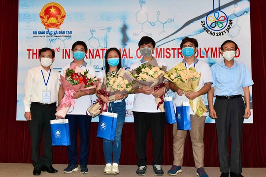 Việt Nam giành 3 Huy chương Vàng tại Olympic Hóa học quốc tế năm 2021