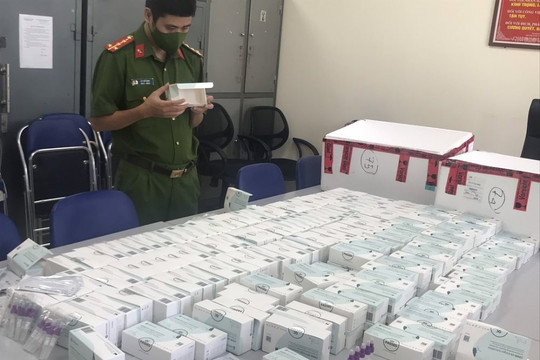 Công an phát hiện gần 1.000 bộ test nhanh vi rút SARS-CoV-2 nhập lậu