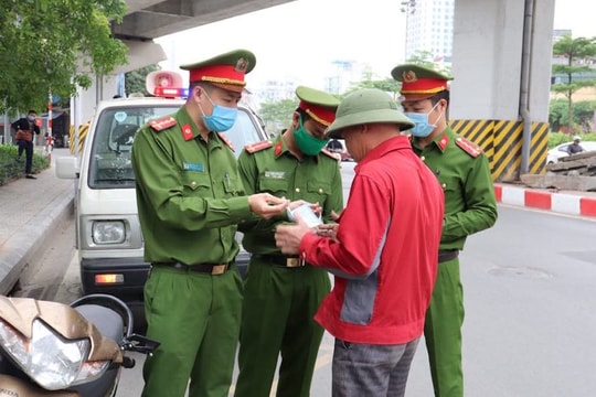 Hơn 1.400 trường hợp bị xử phạt trong ngày thứ 11 giãn cách xã hội