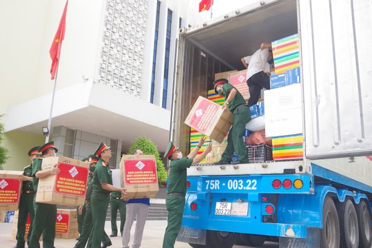 Thừa Thiên Huế chuyển hơn 20 tấn hàng ủng hộ TP.Hồ Chí Minh