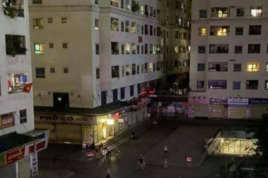 Bé gái rơi từ tầng cao chung cư Linh Đàm xuống tử vong