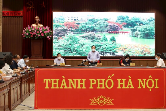 Hà Nội: Giãn cách người với người, ai ở đâu ở nguyên đó