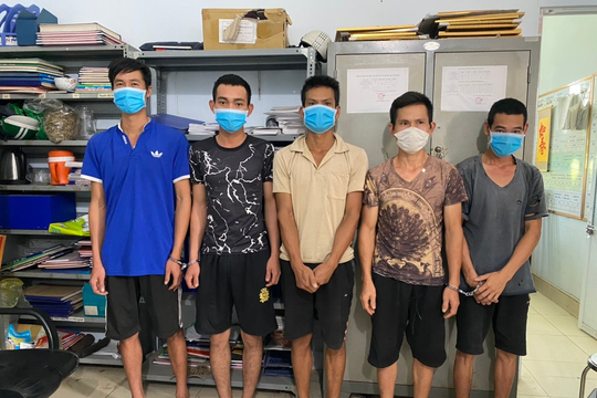 Xử lý 9 đối tượng tụ tập trong thời gian giãn cách xã hội