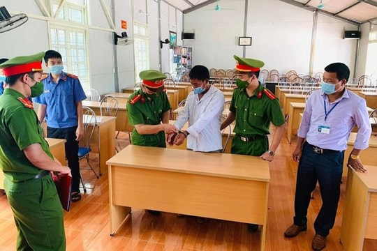 Tẩm xăng đốt vợ rồi tự tử vì níu kéo bất thành