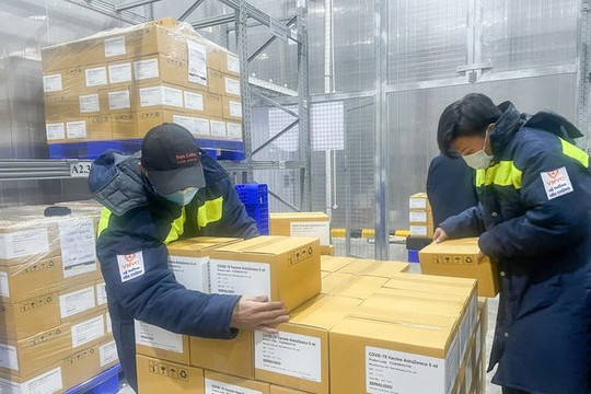 Thêm gần 600.000 liều vắc xin AstraZeneca về đến Việt Nam