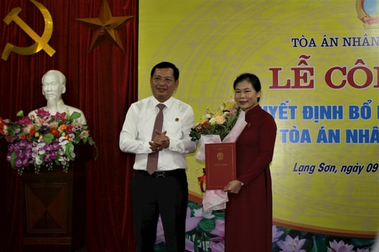 Trao quyết định bổ nhiệm Chánh án TAND tỉnh Lạng Sơn

