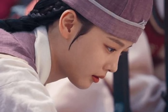 Nghi án Ahn Hyo Seop "cướp" vai chính của Kim Yoo Jung ở phim mới