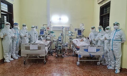 Bác sĩ “tách đôi” máy ECMO cứu sống sản phụ mắc Covid-19 nguy kịch