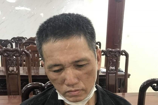 Vận động đối tượng truy nã, mang theo vũ khí nóng ra đầu thú