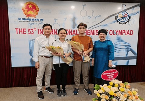 Hà Nội: Khen thưởng học sinh, cán bộ giáo viên có thành tích xuất sắc