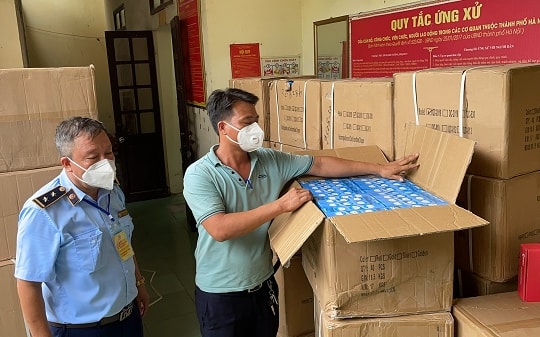 Hà Nội: Thu giữ 1.000 bộ van máy thở oxy không rõ nguồn gốc