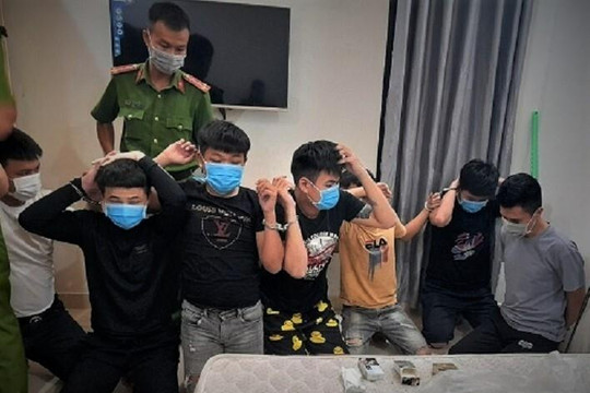 Bất chấp lệnh giãn cách xã hội, 9 thanh niên tụ tập trong homestay 'phê' ma túy