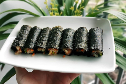 Công thức ức gà cuộn lá rong biển vừa làm nhanh, ăn ngon mà giữ dáng đẹp