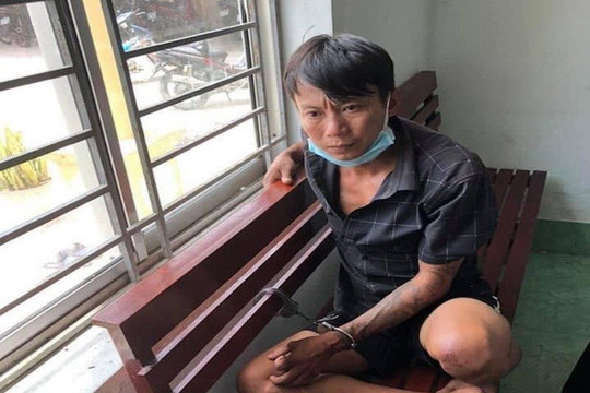 Chém bảo vệ dân phố vì vợ không được ra khỏi khu phong toả