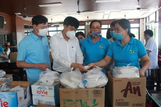 Hỗ trợ thiết thực cho người trong khu cách ly tập trung 
