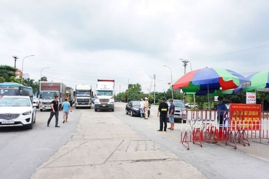 Người vào tỉnh Quảng Ninh phải tiêm đủ 2 mũi vắc xin

