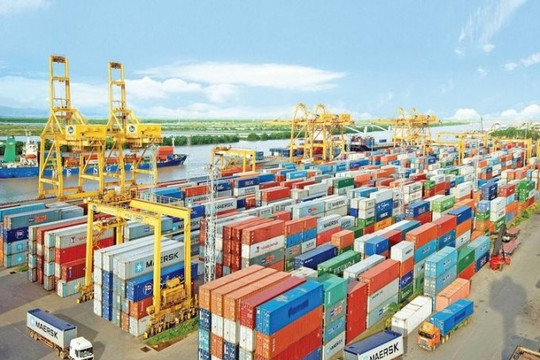Trị giá xuất nhập khẩu giảm 18% nửa đầu tháng 8