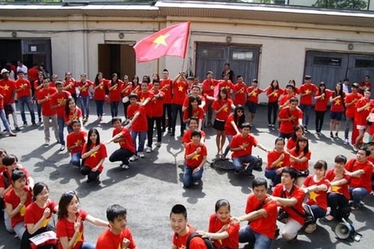 Bộ Chính trị: Tập trung 6 nhiệm vụ, giải pháp về công tác người Việt Nam ở nước ngoài