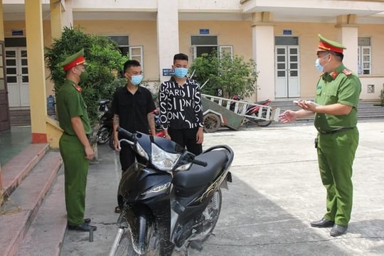 Hai thanh niên táo tợn cướp điện thoại giữa ban ngày