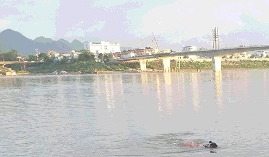 Nam thanh niên đuối nước tử vong khi đi tắm ở Sông Đà
