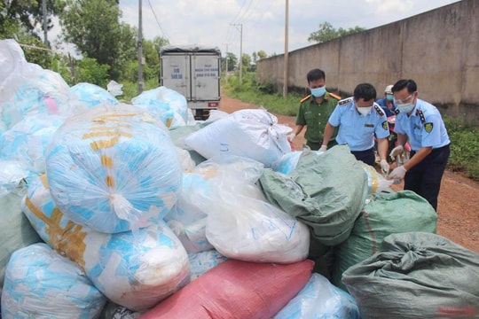 Phát hiện trên 1 tấn khẩu trang lỗi được tái chế để kiếm lợi nhuận
