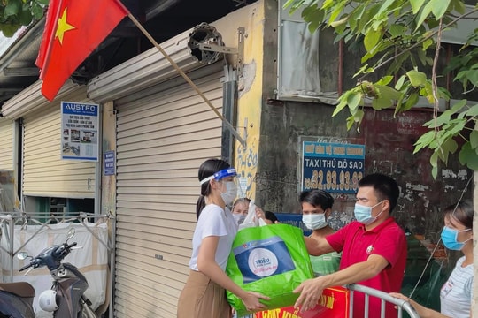 Hoa hậu Đỗ Thị Hà kêu gọi tiếp sức cho tuyến đầu chống dịch