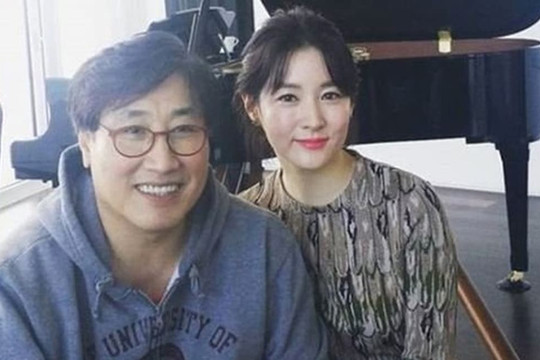 Nhan sắc của Lee Young Ae ở tuổi 50 và ông xã U70 khiến cư dân mạng trầm trồ vì quá trẻ