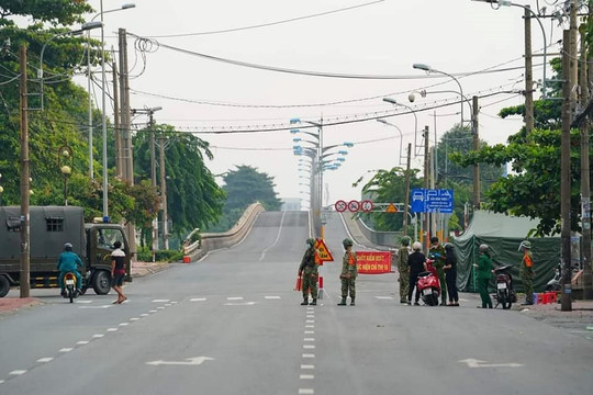 Từ 0h ngày 25/8, TP.HCM đổi mẫu giấy đi đường