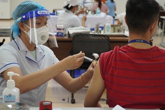 Bộ Y tế vào cuộc vụ thu tiền tiêm vắc xin Covid-19