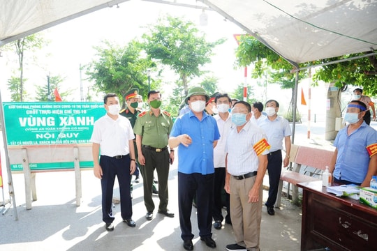 Hà Nội nghiêm túc tiếp thu việc cấp giấy đi đường
