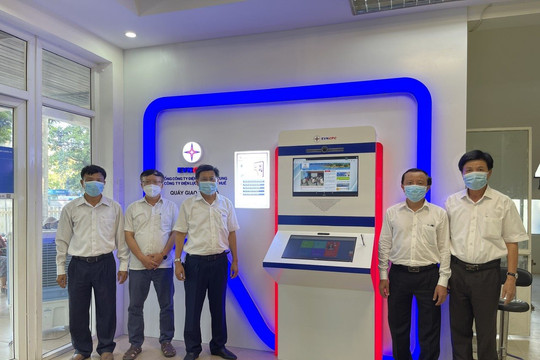 Điện lực TT-Huế: Kết nối khách hàng sử dụng điện bằng Quầy giao dịch số