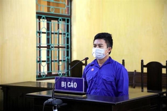 Lái xe cố thủ, đòi “thông chốt” kiểm dịch bị tuyên phạt 18 tháng tù giam